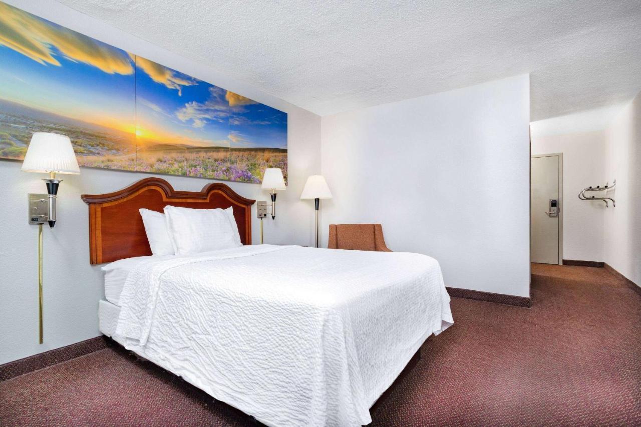 Days Inn By Wyndham Cambridge Luaran gambar