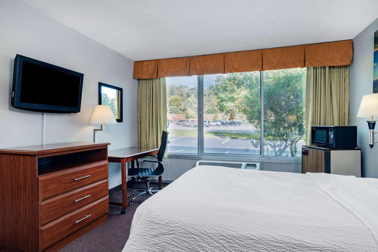 Days Inn By Wyndham Cambridge Luaran gambar